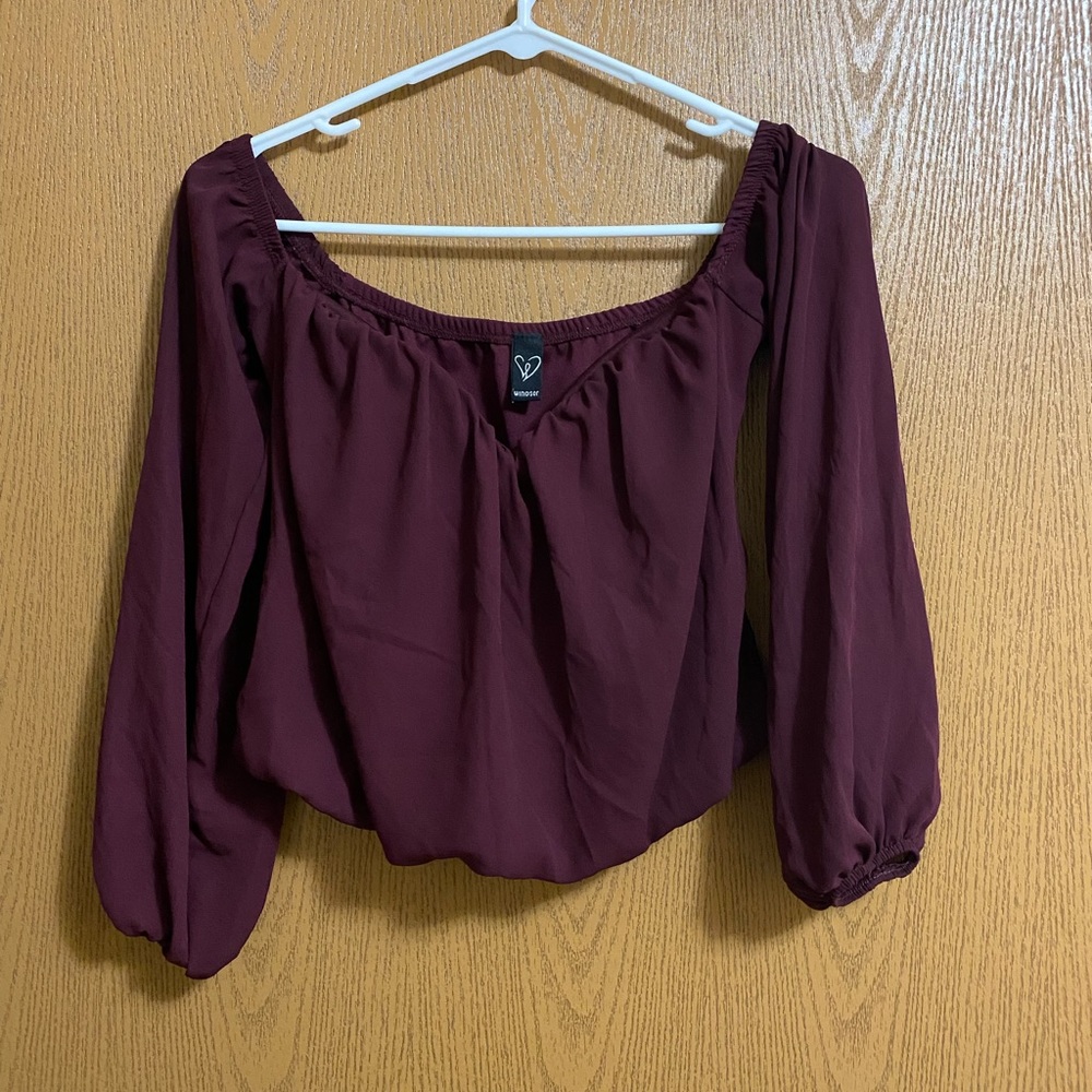 Off shoulder sweetheart neck crop top